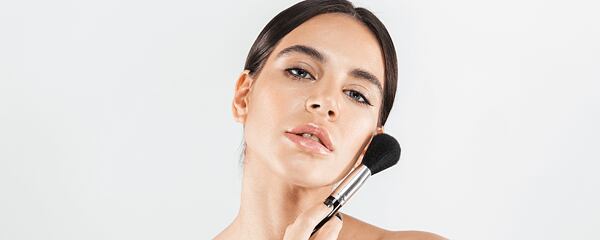Grunge-Makeup 2025: Die 90er Jahre kehren in einer modernen "sauberen" Version zurück